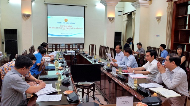 Lương tối thiểu 2021: Các bên nói gì trước giờ cuộc họp sáng 5/8?