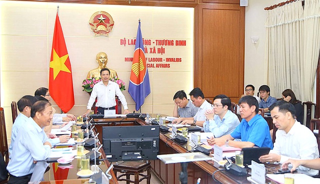 Lương tối thiểu 2021: Chuyên gia nói gì nếu không tăng?