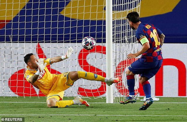 Messi rực sáng, Barcelona hạ Napoli và tiến vào tứ kết Champions League