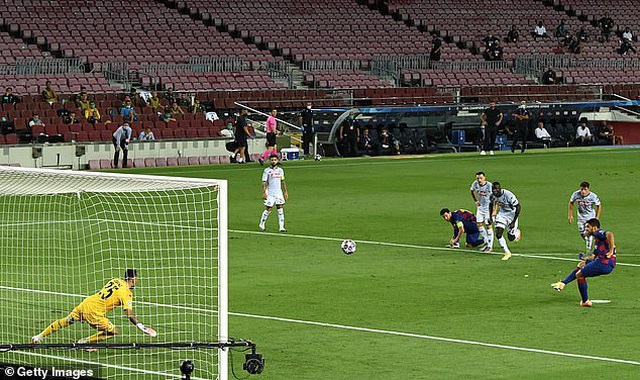 Messi rực sáng, Barcelona hạ Napoli và tiến vào tứ kết Champions League