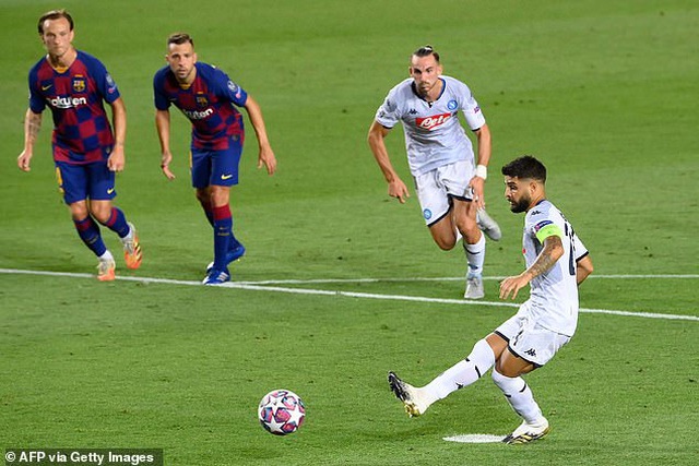Messi rực sáng, Barcelona hạ Napoli và tiến vào tứ kết Champions League