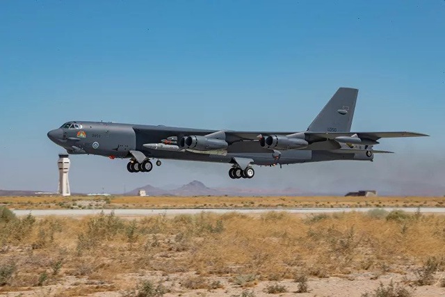 “Pháo đài bay” B-52 Mỹ thử nghiệm tích hợp thành công tên lửa siêu thanh