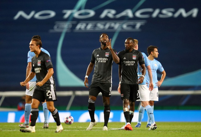 Bán kết UEFA Champions League: Khi nhà giàu cũng khóc...