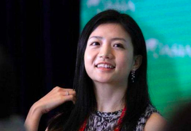 Chân dung nhà đầu tư xinh đẹp được ví là “Warren Buffett của Trung Quốc”
