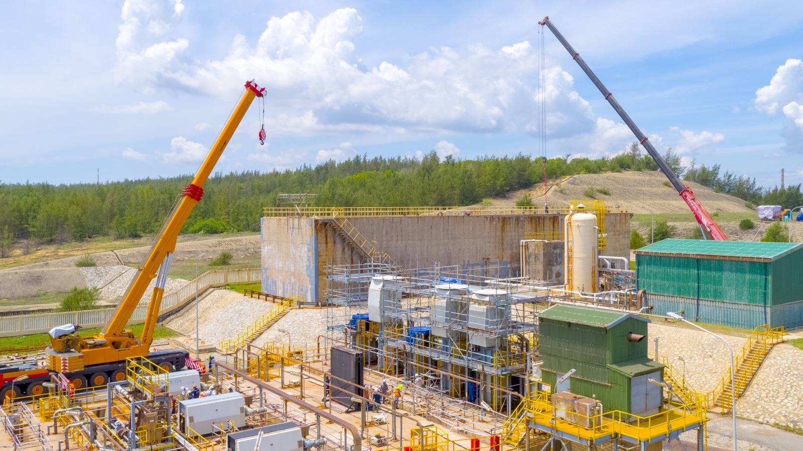 Bảo dưỡng tổng thể lần 4: Nhà máy Lọc dầu Dung Quất nhìn từ trên cao bao duong tong the lan 4 nha may loc dau dung quat nhin tu tren cao