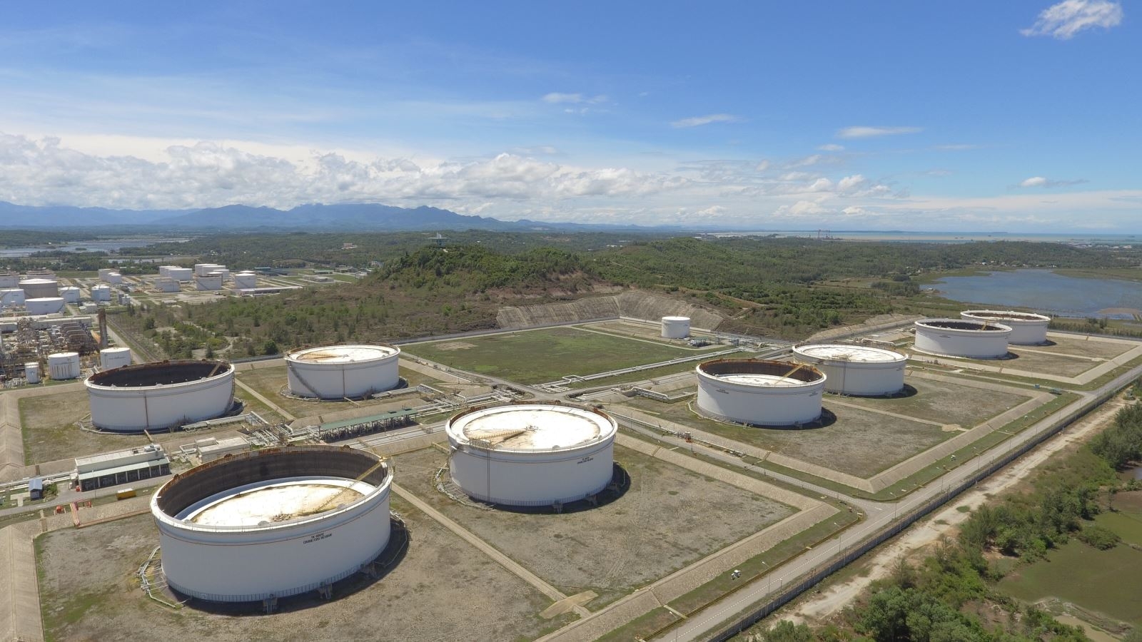 Bảo dưỡng tổng thể lần 4: Nhà máy Lọc dầu Dung Quất nhìn từ trên cao bao duong tong the lan 4 nha may loc dau dung quat nhin tu tren cao