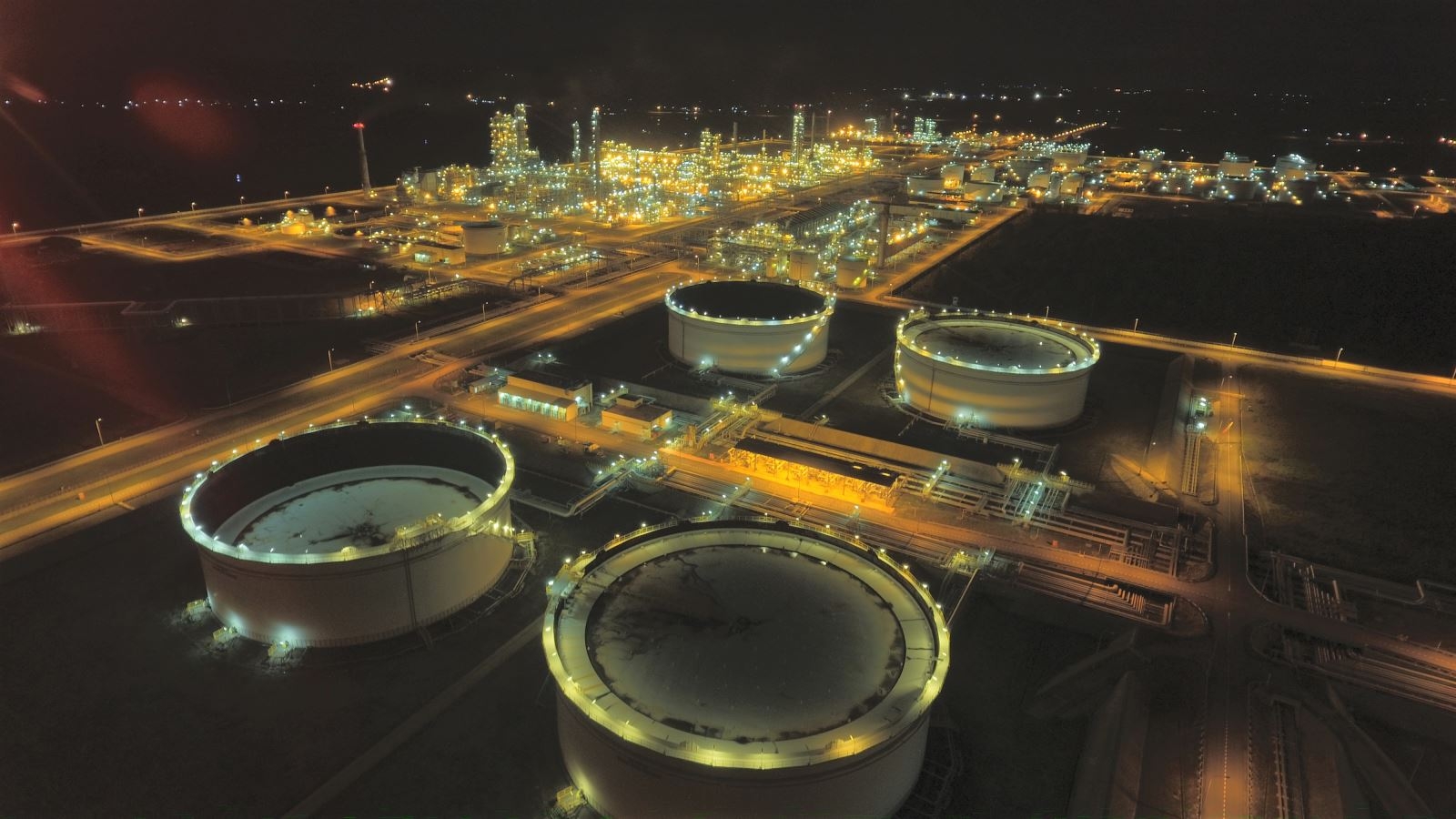 Bảo dưỡng tổng thể lần 4: Nhà máy Lọc dầu Dung Quất nhìn từ trên cao bao duong tong the lan 4 nha may loc dau dung quat nhin tu tren cao