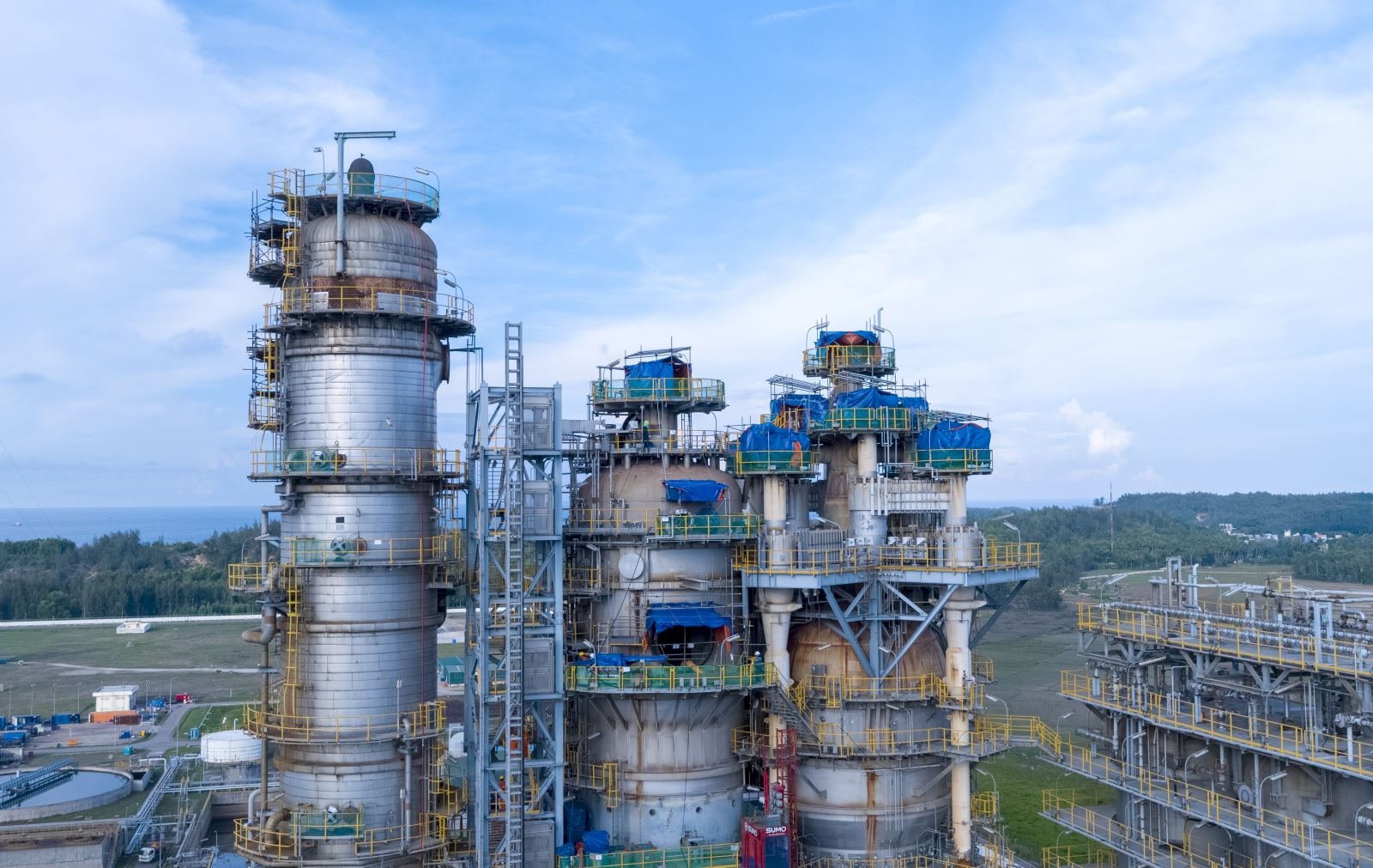 Bảo dưỡng tổng thể lần 4: Nhà máy Lọc dầu Dung Quất nhìn từ trên cao bao duong tong the lan 4 nha may loc dau dung quat nhin tu tren cao