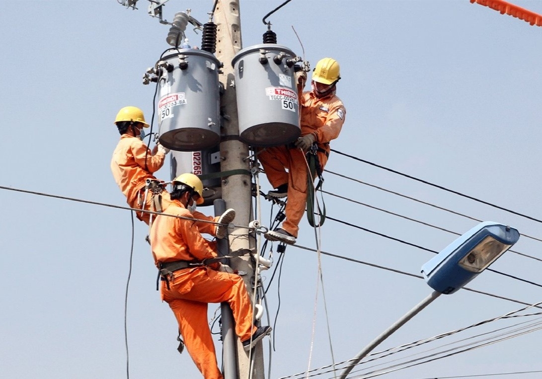 Công suất tiêu thụ điện tăng mạnh EVN kêu gọi người dùng tiết kiệm