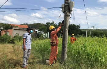 Giảm tiền điện đợt 4: Thiết thực sẻ chia khó khăn với người lao động