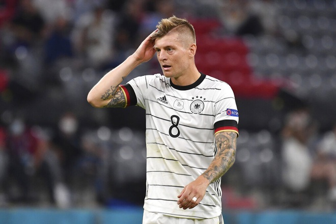 Kroos hé lộ khả năng Mbappe tới Real Madrid khi Messi gia nhập PSG - 2