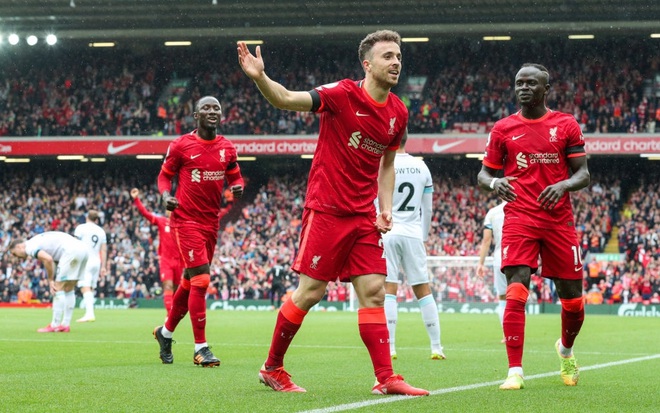 VAR quay lưng, Liverpool vẫn thắng Burnley và vượt mặt Man Utd - 1