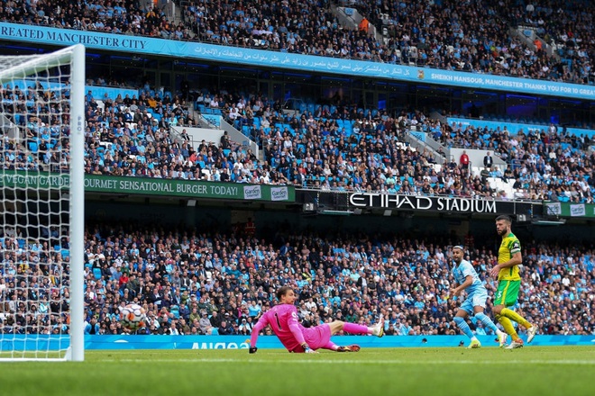Grealish bị ép ghi bàn, Man City thắng đậm Norwich - 5
