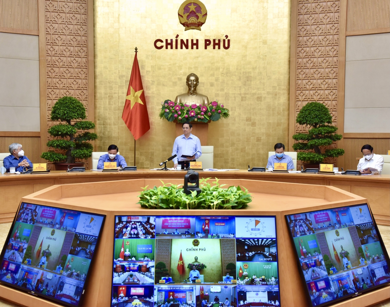 Ai vi phạm quy định, làm không hết trách nhiệm trong phòng chống dịch thì phải xử lý