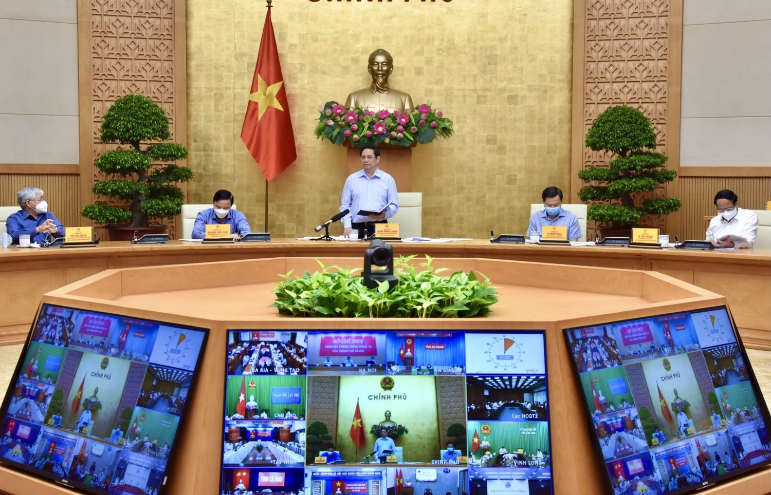 Ai vi phạm quy định, làm không hết trách nhiệm trong phòng chống dịch thì phải xử lý