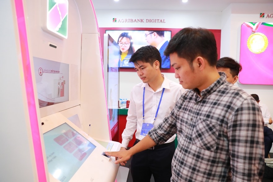Agribank ra mắt Ngân hàng số - Một chạm đa tiện ích