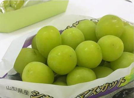 Nho xanh 1,3 triệu đồng/kg: Đắt vô địch, Hà thành tranh mua