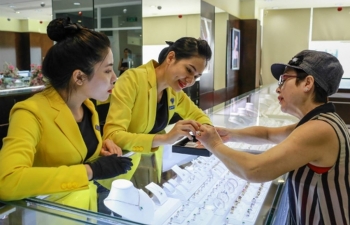 Giá vàng hôm nay 10/9: Đồng USD quá mạnh, vàng khó trụ vững