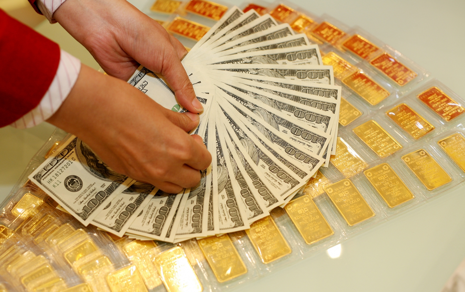 gia vang hom nay 279 fed tang lai suat dong usd tang vot day gia vang lao doc