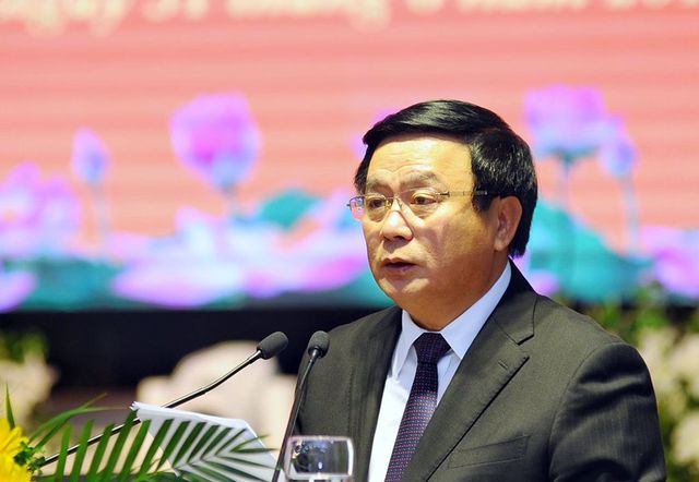 thuc hien uoc nguyen cua nguoi can bo chuc vu cang cao cang phai guong mau