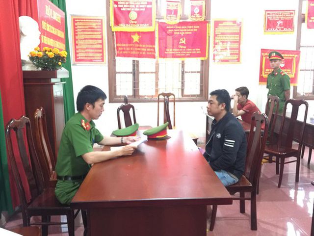 me con ru nhau tham gia duong day danh bac tra tien qua ngan hang