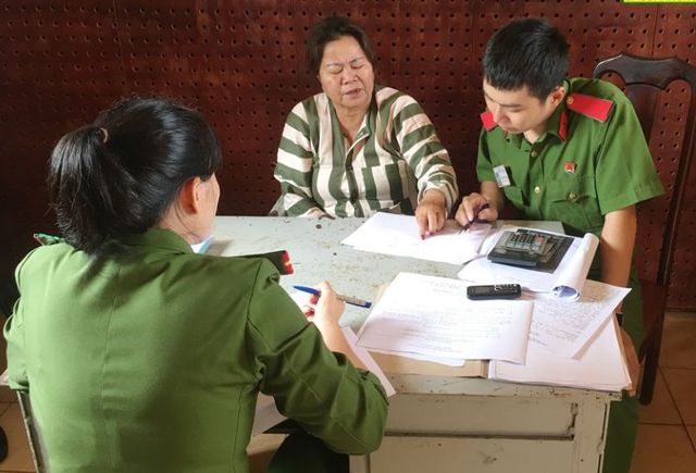 me con ru nhau tham gia duong day danh bac tra tien qua ngan hang