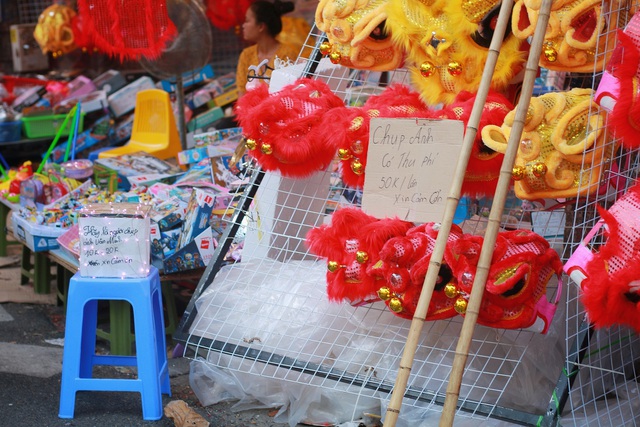Tiểu thương Hàng Mã đồng loạt treo biển “Cấm chụp ảnh”, khách muốn chụp phải bỏ phí?