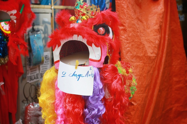 Tiểu thương Hàng Mã đồng loạt treo biển “Cấm chụp ảnh”, khách muốn chụp phải bỏ phí?