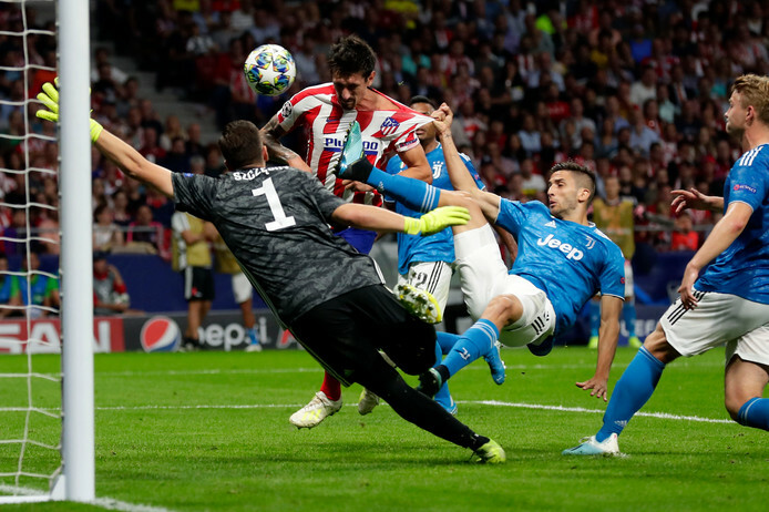 Juventus bị Atletico cưa điểm phút cuối