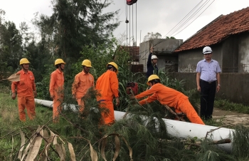 Những “con đường ánh sáng” vượt bão