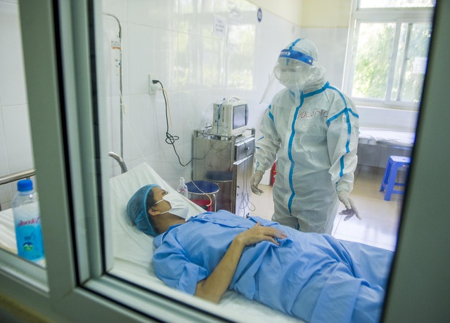 Bác sĩ tuyến đầu chống dịch Covid-19: Con khai giảng, mẹ không thể về nhà - 4