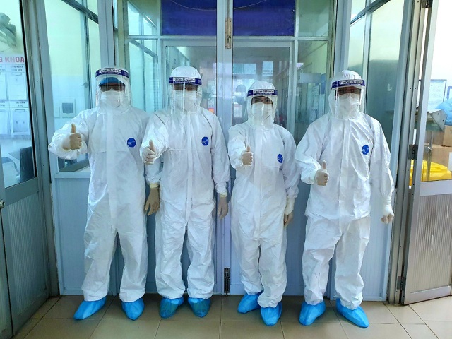 Bác sĩ tuyến đầu chống dịch Covid-19: Con khai giảng, mẹ không thể về nhà - 2