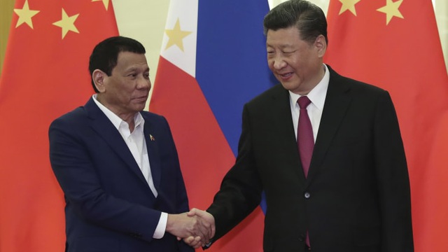 Tổng thống Philippines vẫn loay hoay chứng minh lợi ích khi thân Trung Quốc - 1