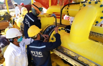 Hoàn tất bảo dưỡng trên cạn, phao SPM được kéo ra biển