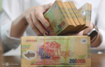 Hệ lụy khi ngân hàng ồ ạt bán chéo bảo hiểm