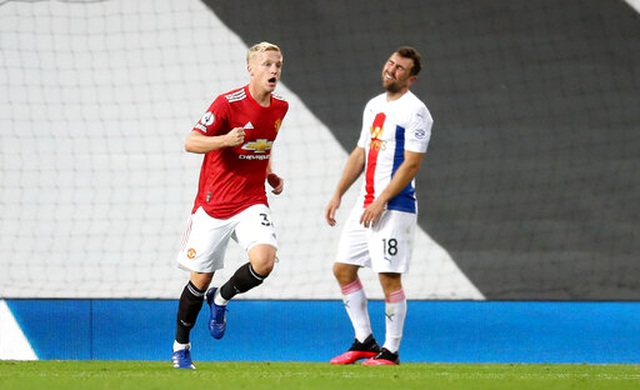 Man Utd 1-3 Crystal Palace: Điểm sáng nhỏ từ Van de Beek - 3