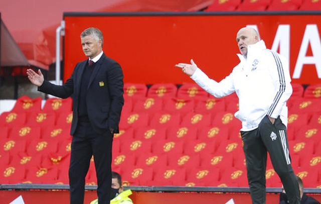 Man Utd 1-3 Crystal Palace: Điểm sáng nhỏ từ Van de Beek - 6