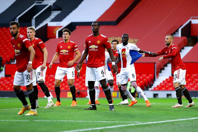 Man Utd 1-3 Crystal Palace: Điểm sáng nhỏ từ Van de Beek - 8