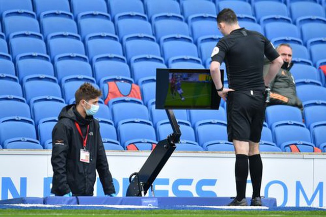 Brighton 2-3 Man Utd: Chiến thắng kịch tính - 9