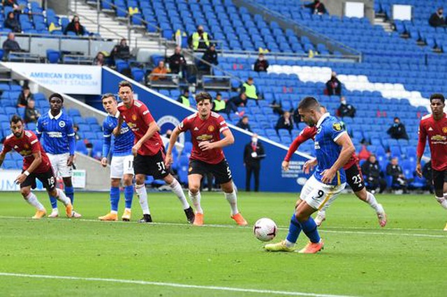 Brighton 2-3 Man Utd: Chiến thắng kịch tính - 12
