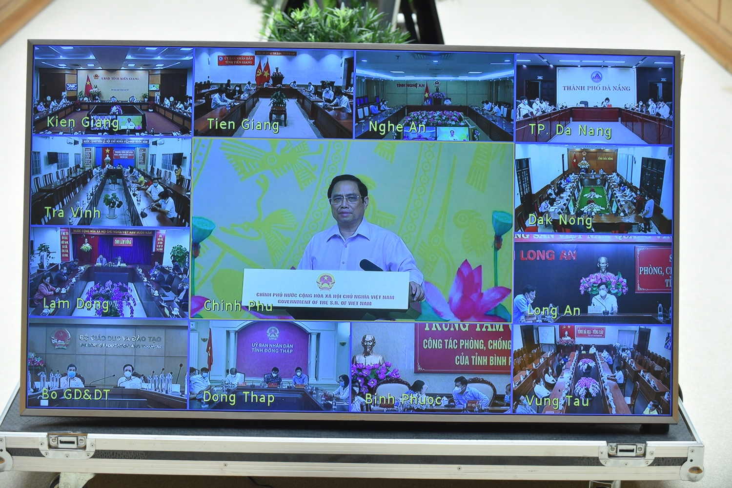 Thủ tướng: Ai cũng ngậm ngùi khi dịch bệnh đã lấy đi ý nghĩa của tuổi thơ của các cháu