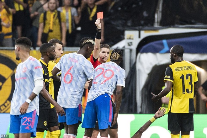 HLV Solskjaer nói gì khi Man Utd thua muối mặt trước Young Boys? - 2