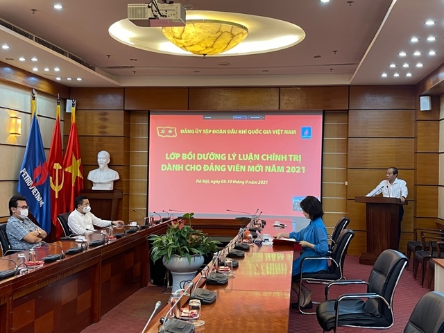 Bồi dưỡng lý luận chính trị dành cho Đảng viên mới trong toàn Đảng bộ Tập đoàn Dầu khí Quốc gia Việt Nam