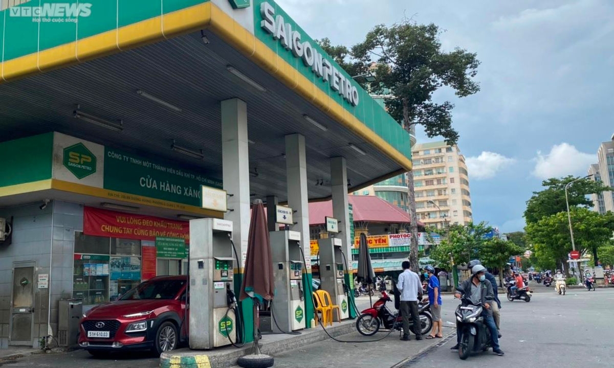 Tạm thời chưa tước giấy phép của 5 doanh nghiệp xăng dầu đầu mối