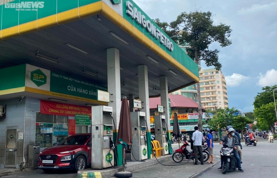 Tạm thời chưa tước giấy phép của 5 doanh nghiệp xăng dầu đầu mối