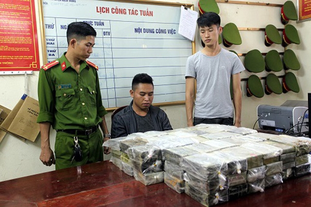 Bắc Kạn: Cắt gầm máy xúc giấu gần 200 bánh heroin