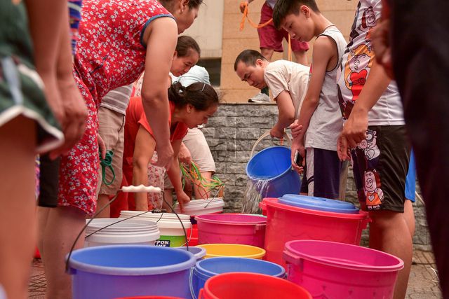 Vụ “nước bẩn” Sông Đà: Người dân phải được bồi thường thiệt hại!