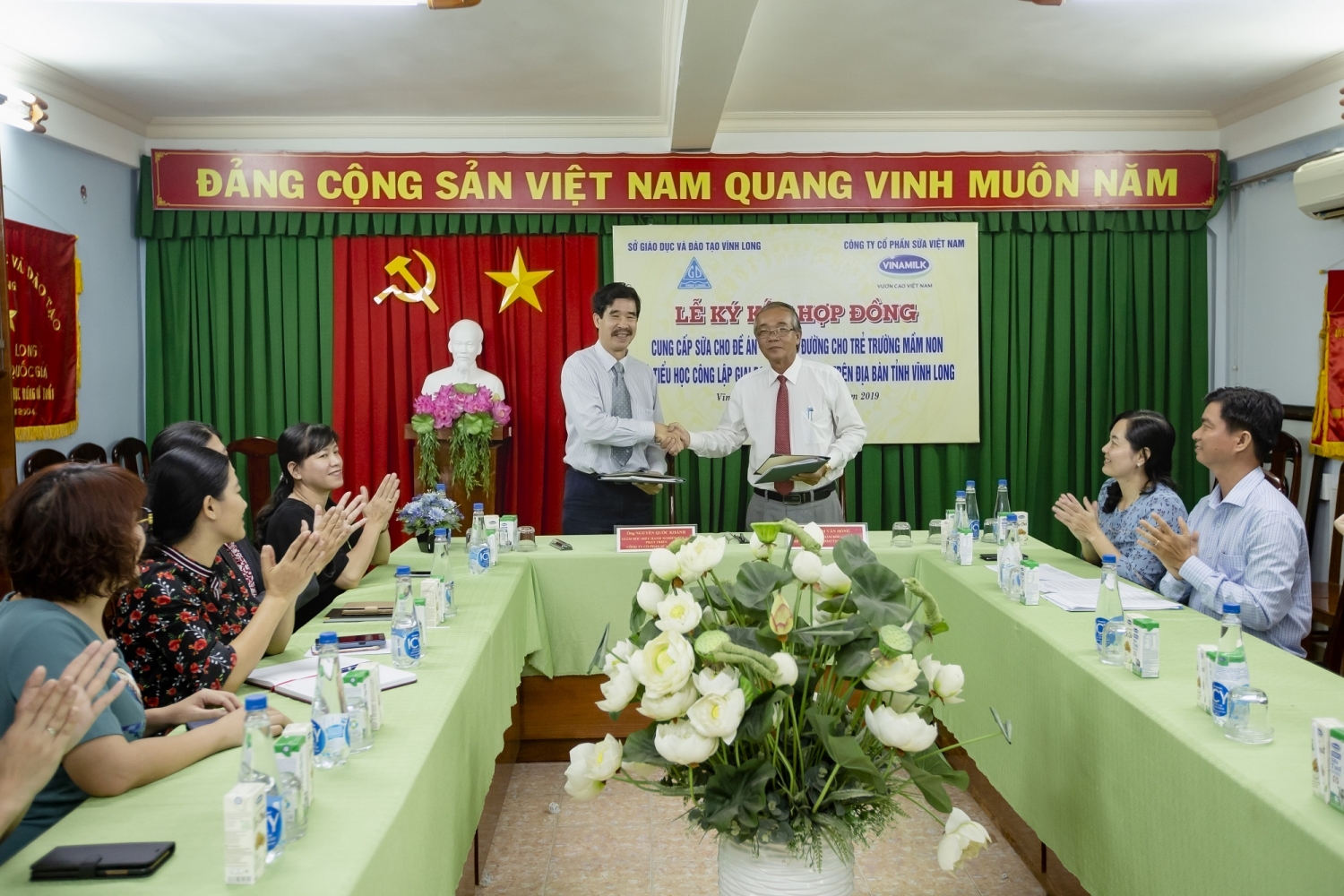 Chương trình Sữa học đường chính thức đến với học sinh tỉnh Vĩnh Long