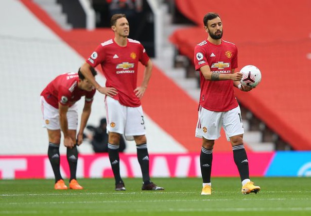 Man Utd thảm bại, HLV Solskjaer xứng đáng bị sa thải? - 1