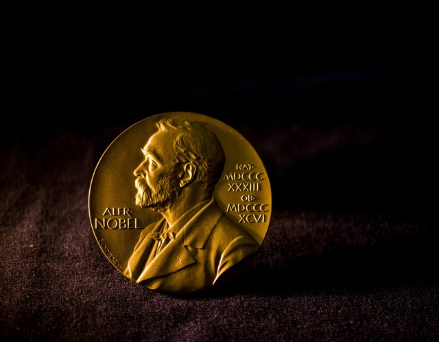 Nữ nhà thơ người Mỹ Louise Glück đoạt giải Nobel Văn học 2020 - 2